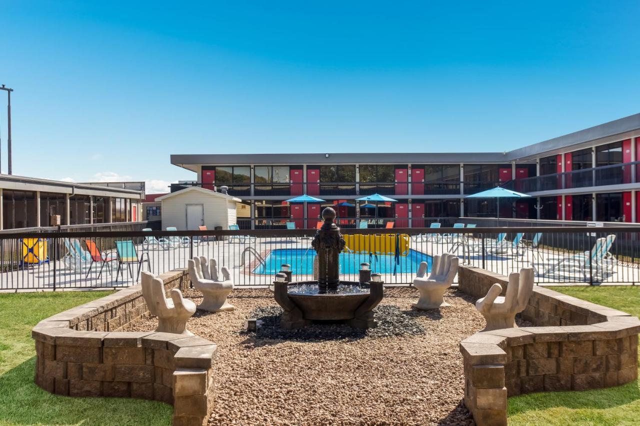 Econo Lodge Cave City Exterior photo